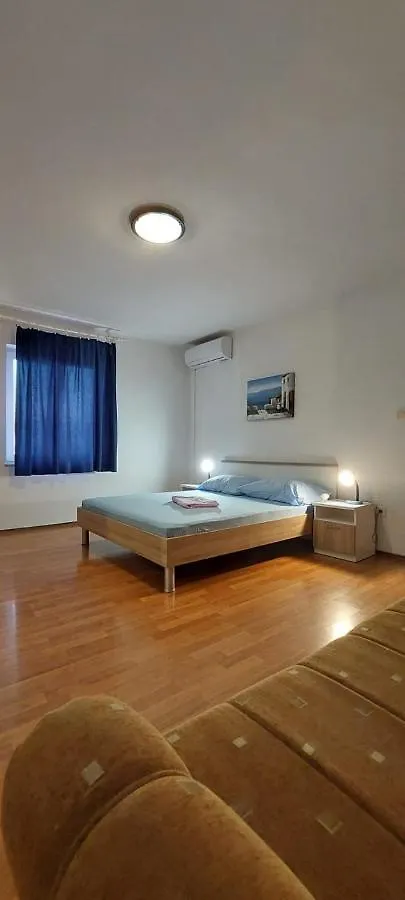 Apartments Zoran Povljana