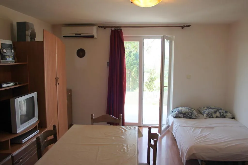 Apartments Zoran Povljana