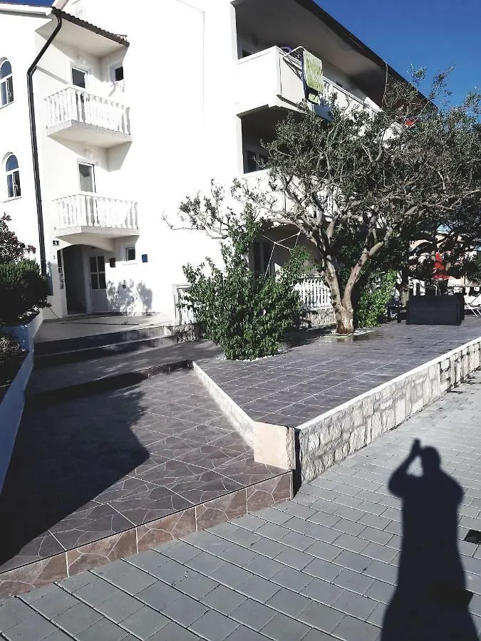 Apartments Zoran Povljana